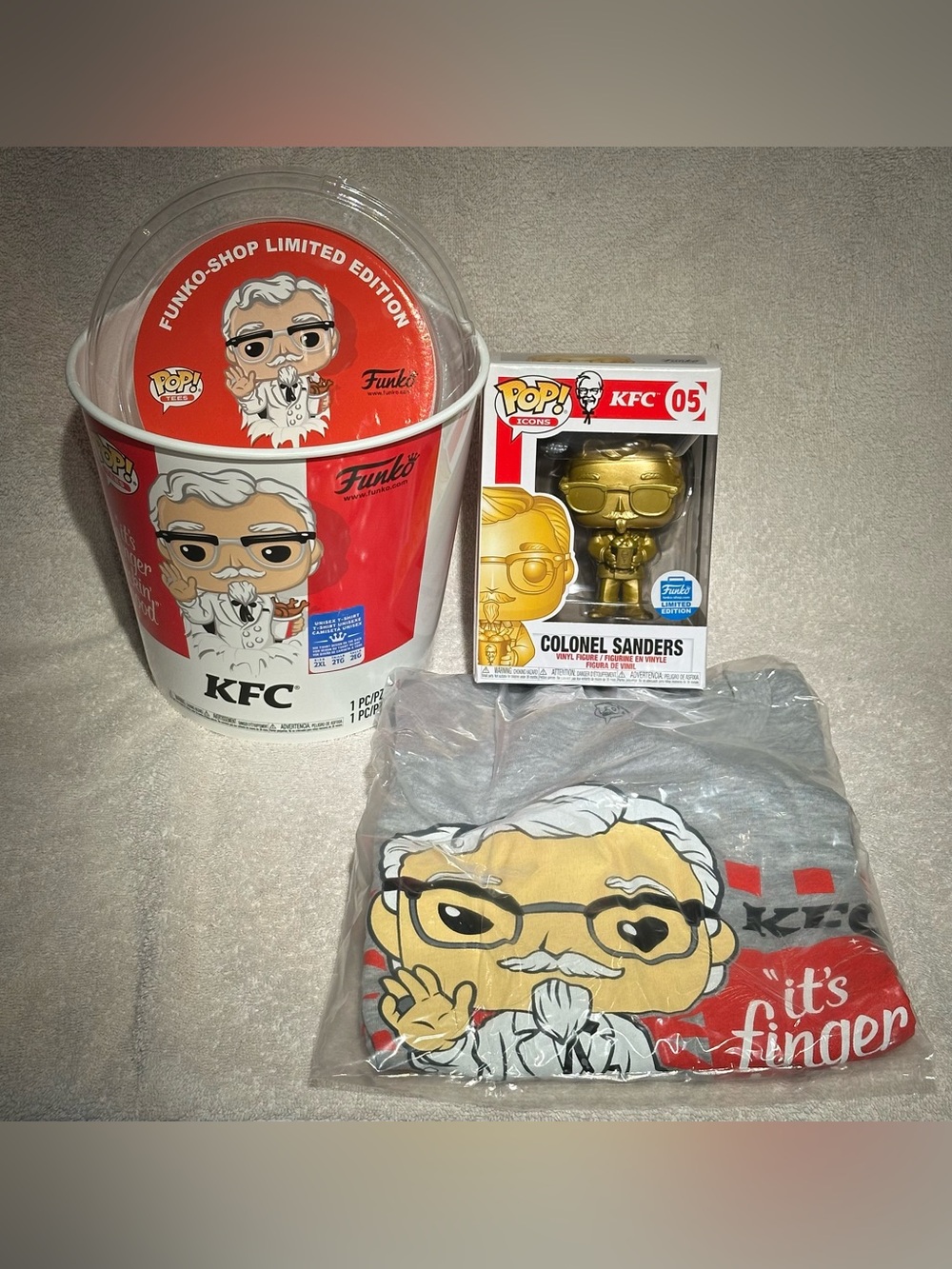 Funko Pop! KFC Colonel Sanders Limited Edition Bundle – Gold Pop #05 & 2XL Tee
